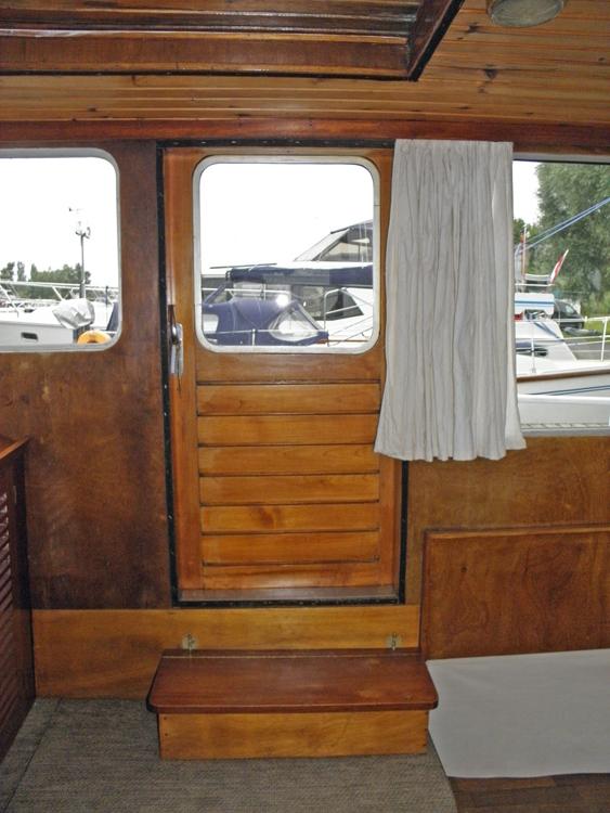 Saloon, Accommodation